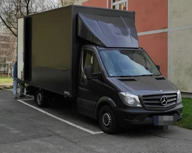 Transporter von Umzüge Müller im Einsatz